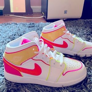 Air Jordan 1 Mid edge glow GS